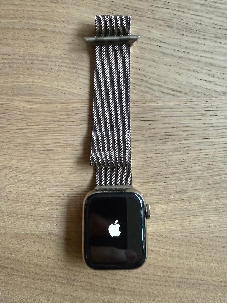 Apple Watch 6 (40mm) Gold Stainless Steel Als Nieuw, Sieraden, Tassen en Uiterlijk, Smartwatches, Apple Watch ⌚️, Zwart, IOS, Ophalen of Verzenden