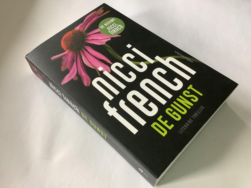 De Gunst - Nicci French, Ophalen of Verzenden, Zo goed als nieuw, Nederland