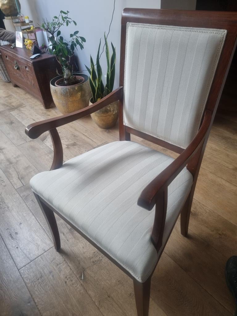 4 mooie Elegante stoelen 2 zonder en 2 met armleuningen, Huis en Inrichting, Ophalen, Bruin, Klassiek, Zo goed als nieuw