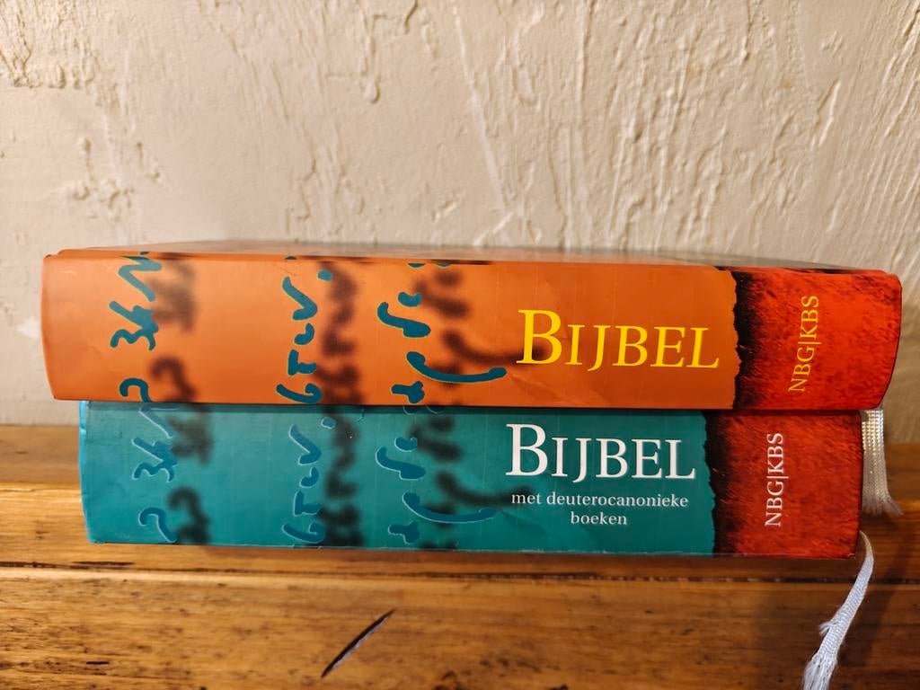 2 verschillende NBV. Bijbels., Boeken, Ophalen of Verzenden, Zo goed als nieuw