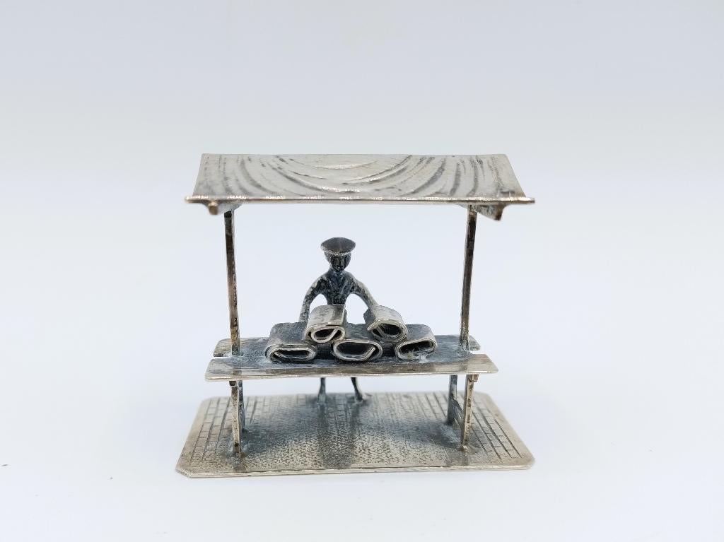 Zilveren miniatuur stoffenverkoper, Verzenden, Zilver