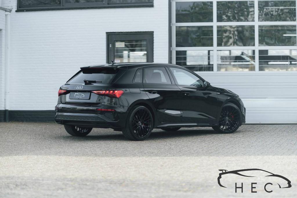 Audi A3 Sportback - 35 TFSI S edition, Automaat, 4 cilinders, 150 pk, Zwart