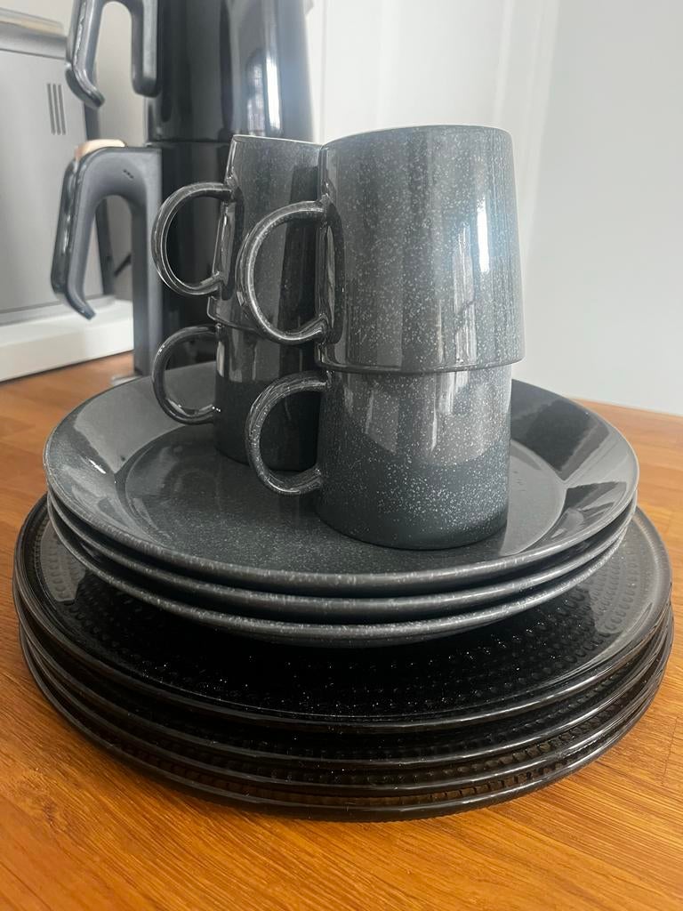 Iittala servies: 4 onderborden, 3 dinerborden, 4 kopjes, Ophalen, Gebruikt, Keramiek, Bord(en)