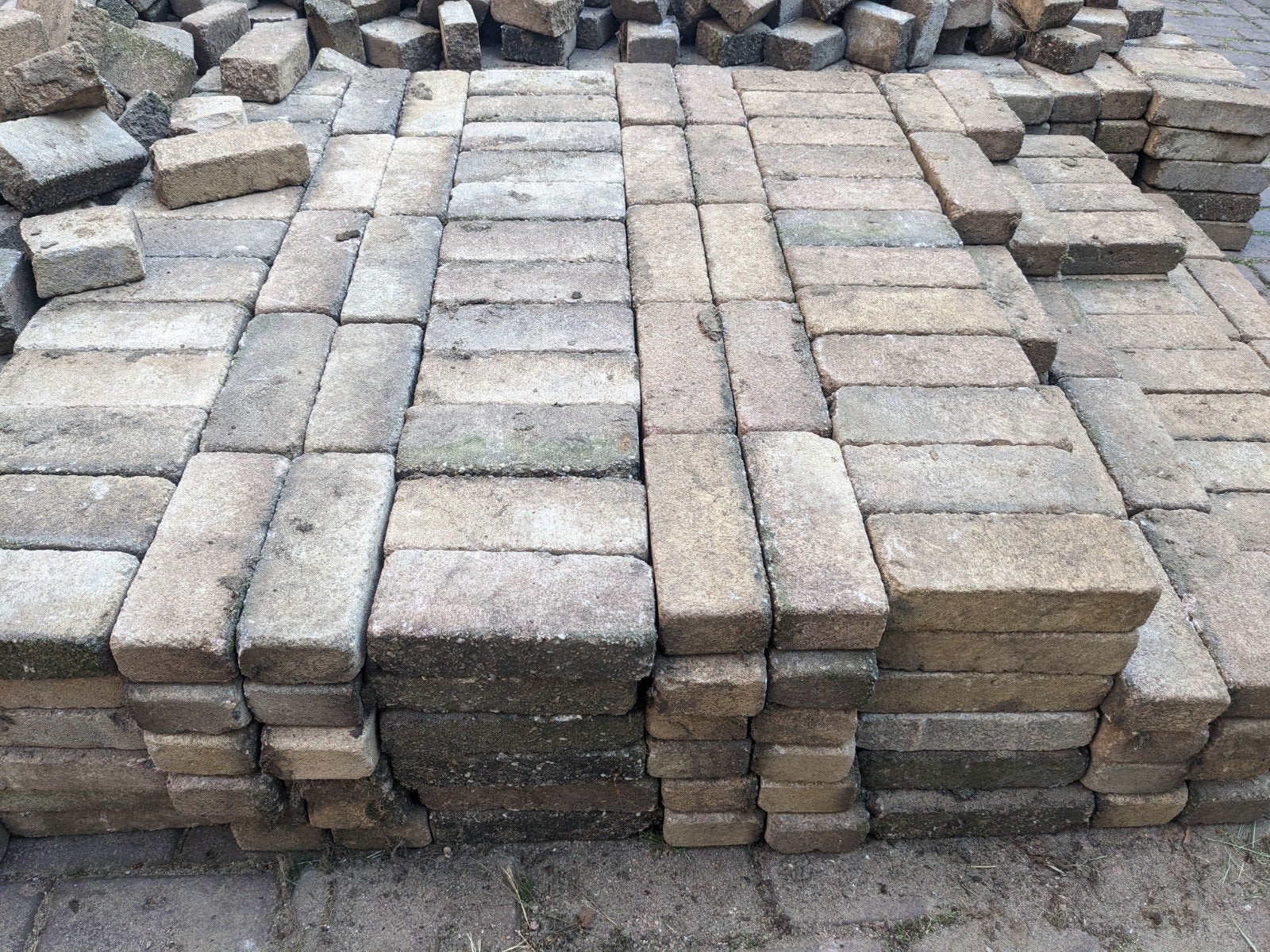 Getrommelde betonklinkers voor tuin of oprit, Overige materialen, Gebruikt, Overige typen, 20 tot 40 cm