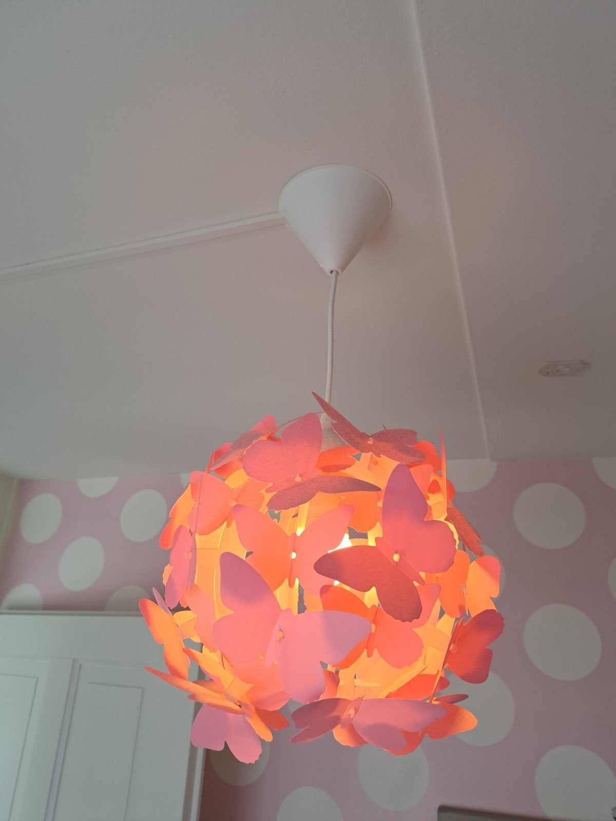 IKEA SMILA BLOMMA hanglamp roze vlinders, Ophalen of Verzenden, Gebruikt, Kunststof, Minder dan 50 cm