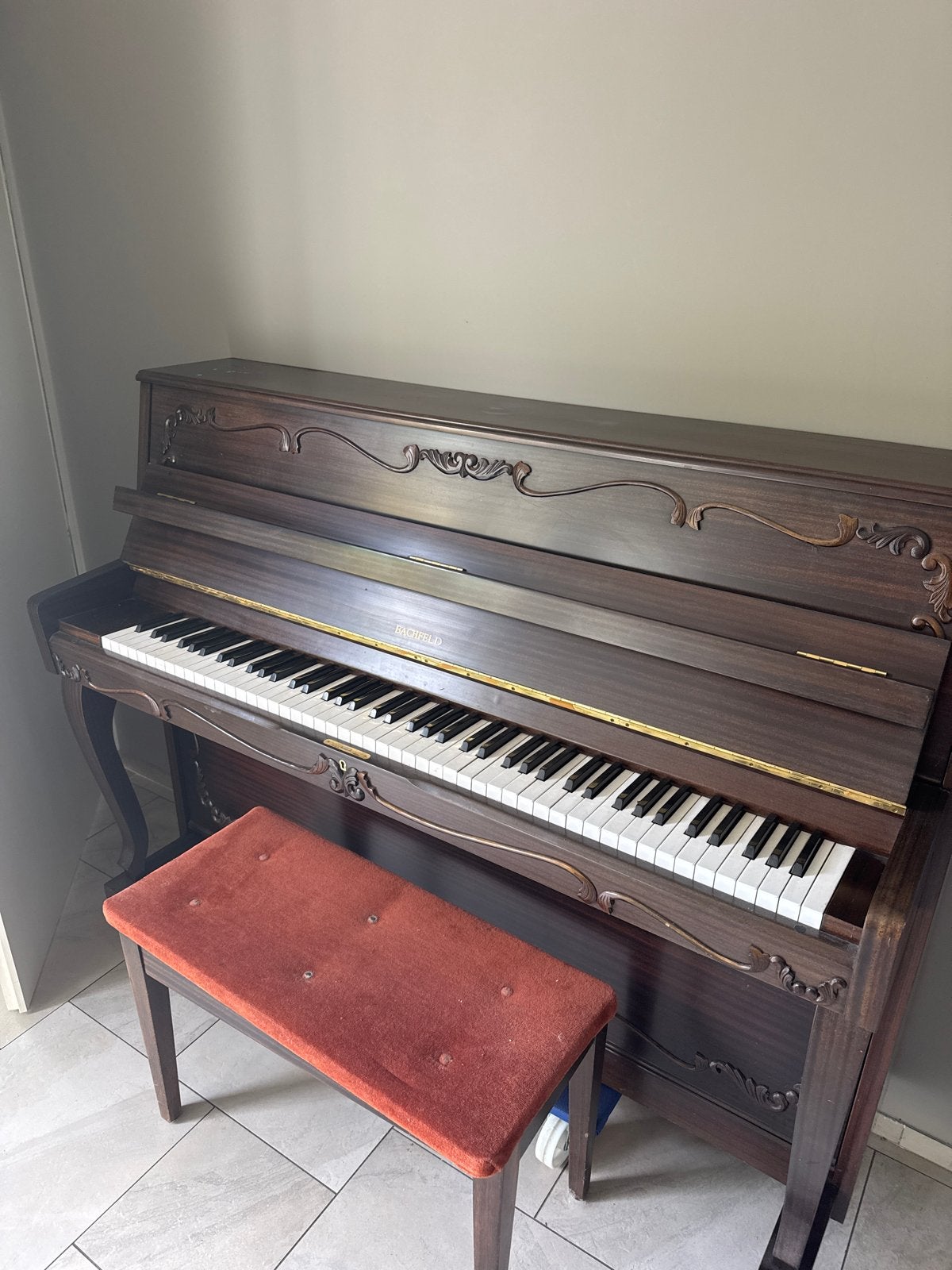Mooie gebruikte piano met krukje, Ophalen, Gebruikt, Bruin, Piano