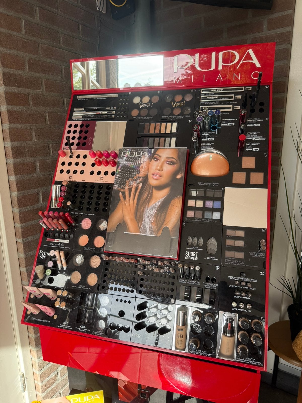 Pupa make-up rek met testers en voorraad, Overige kleuren, Gehele gezicht, Nieuw, Ophalen of Verzenden