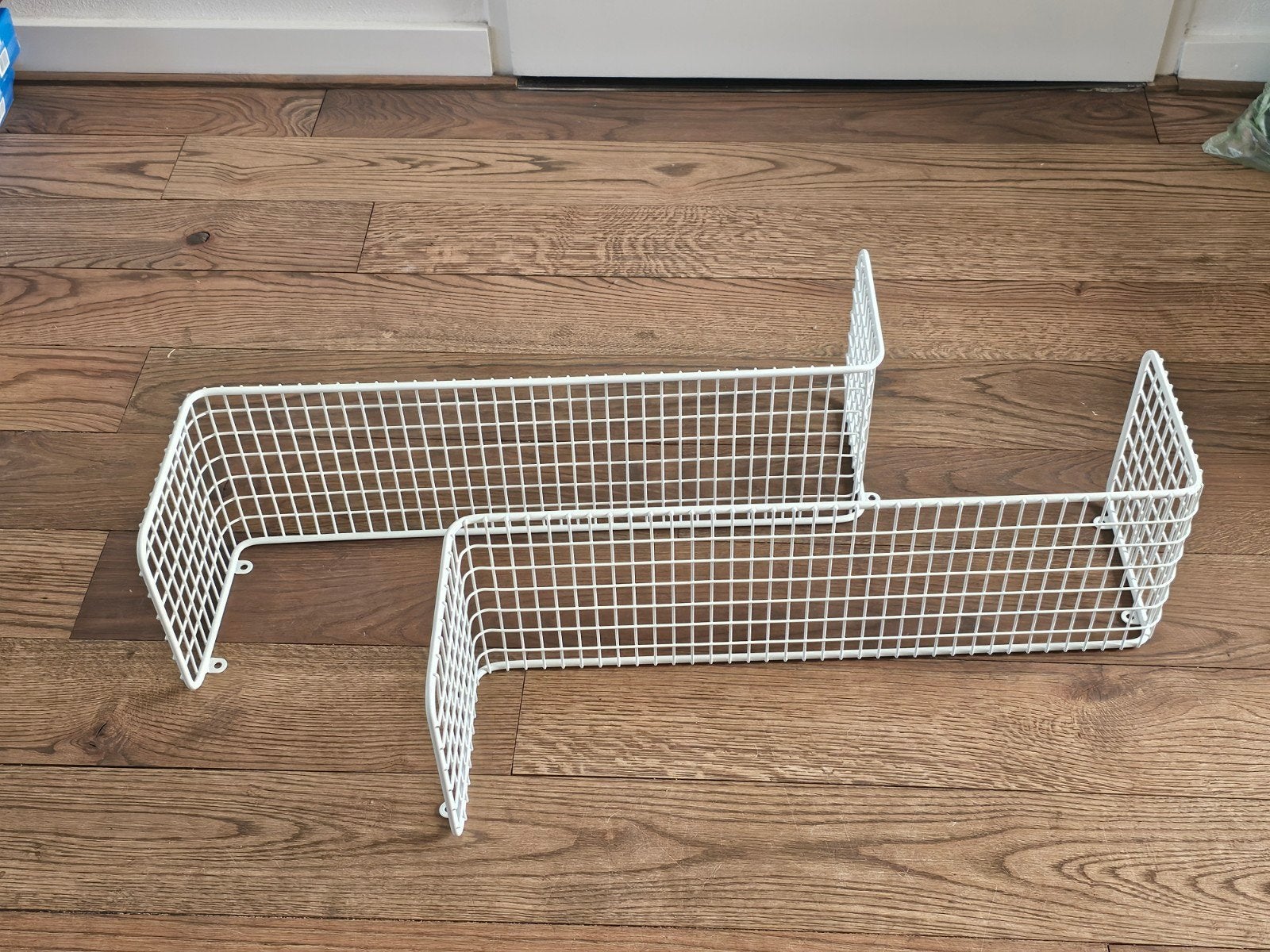 2x Witte metalen wandplanken / boekensteunen, Huis en Inrichting, Woonaccessoires | Wandplanken en Boekenplanken, Ophalen, Zo goed als nieuw