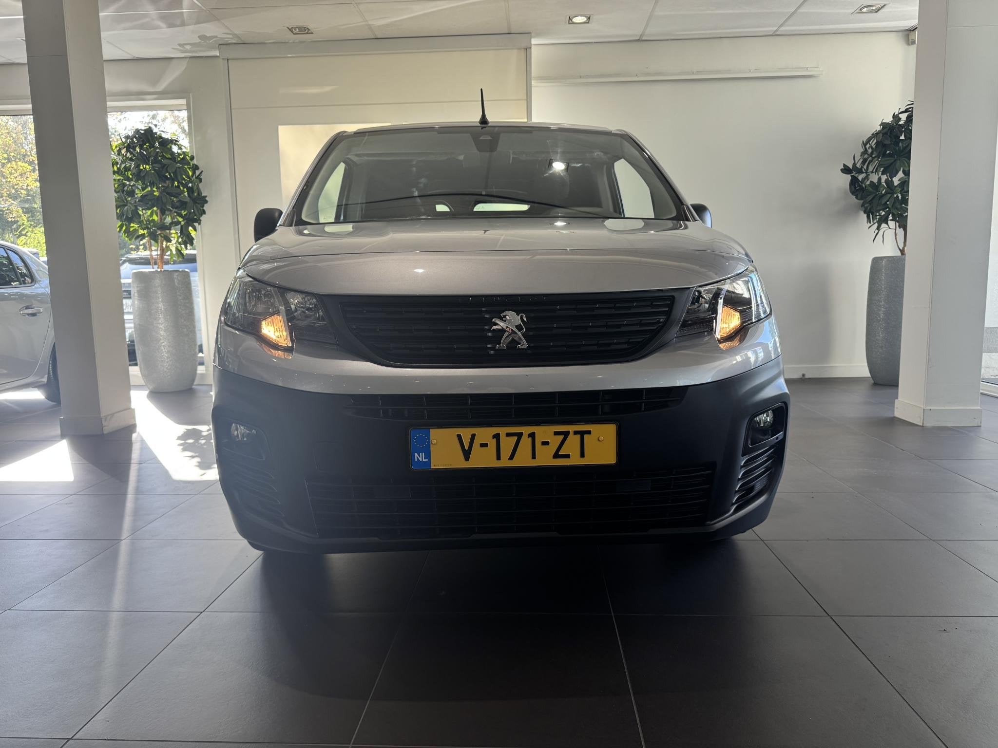 Peugeot Partner 1.5 BlueHDI Premium | Automaat | Navigatie |, 1350 kg, Stof, Gebruikt, Euro 6