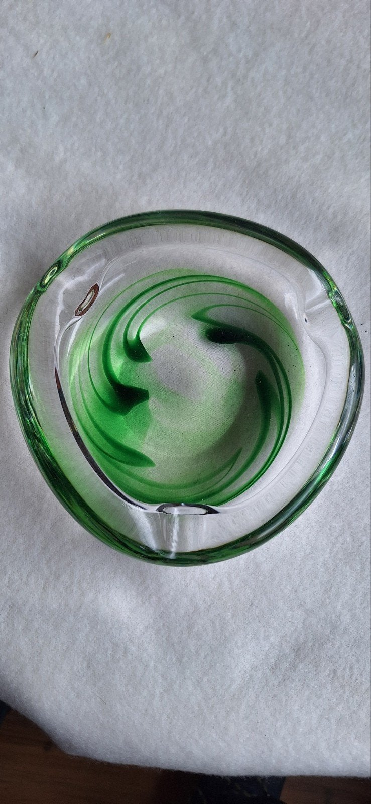 oude glazen Asbak met Groene Swirl - Gesigneerd, Ophalen of Verzenden