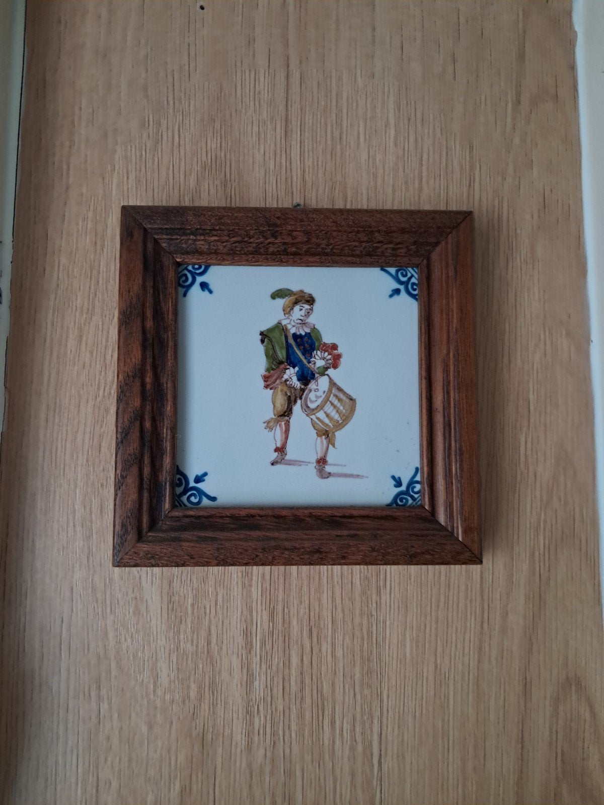 Antieke tegel Tichelaar Makkum met tamboerijnspeler, Antiek en Kunst, Ophalen of Verzenden