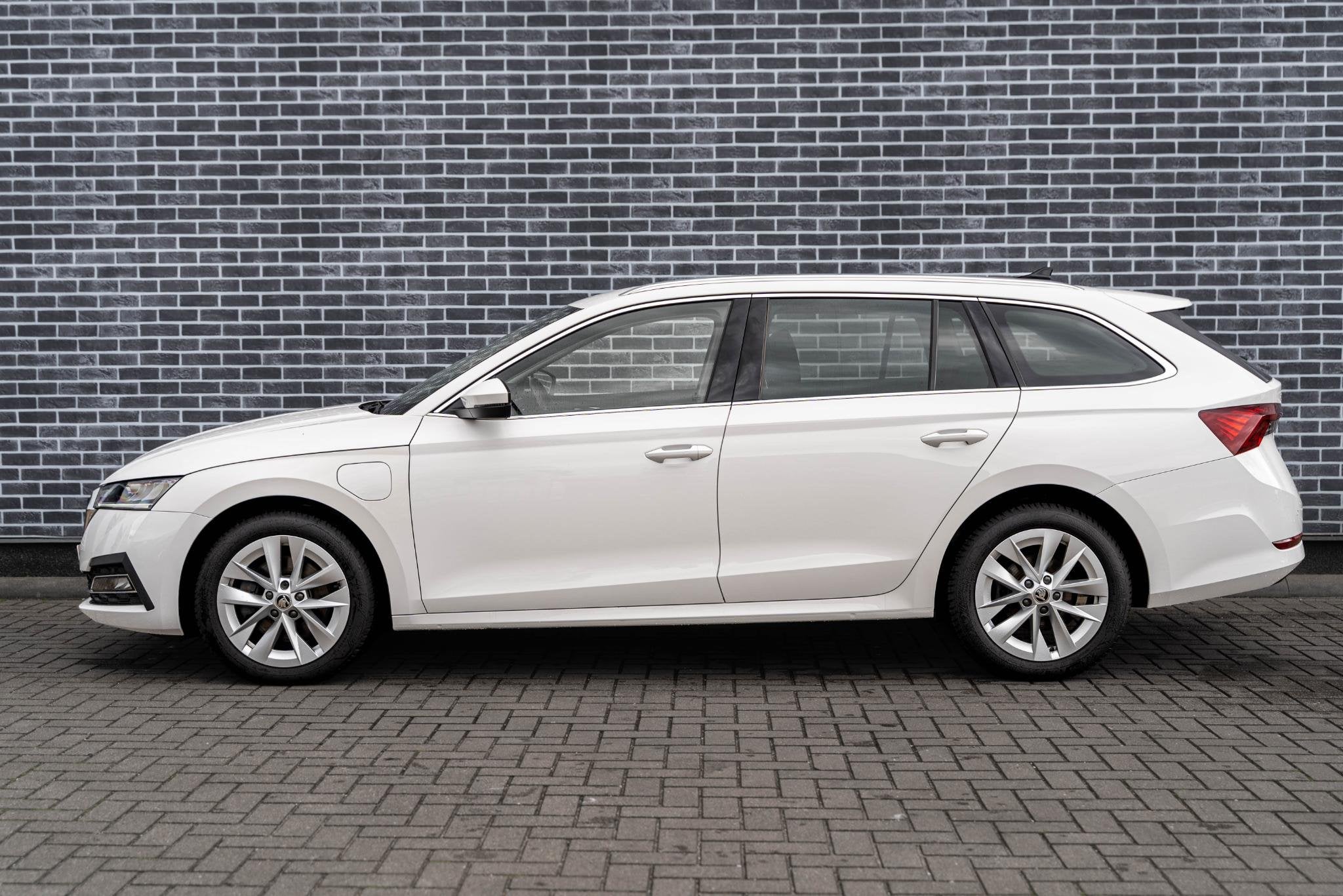 Skoda Octavia Combi 1.4 TSI iV PHEV Business Edition | Achte, Auto's, 1556 kg, Stof, Gebruikt, 4 cilinders