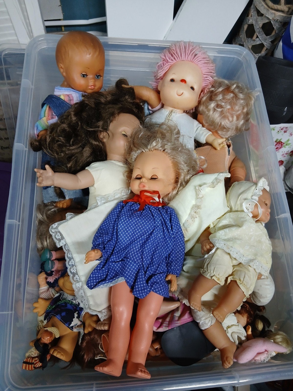 Grote verzameling poppen in opbergbox, Ophalen, Gebruikt, Overige typen