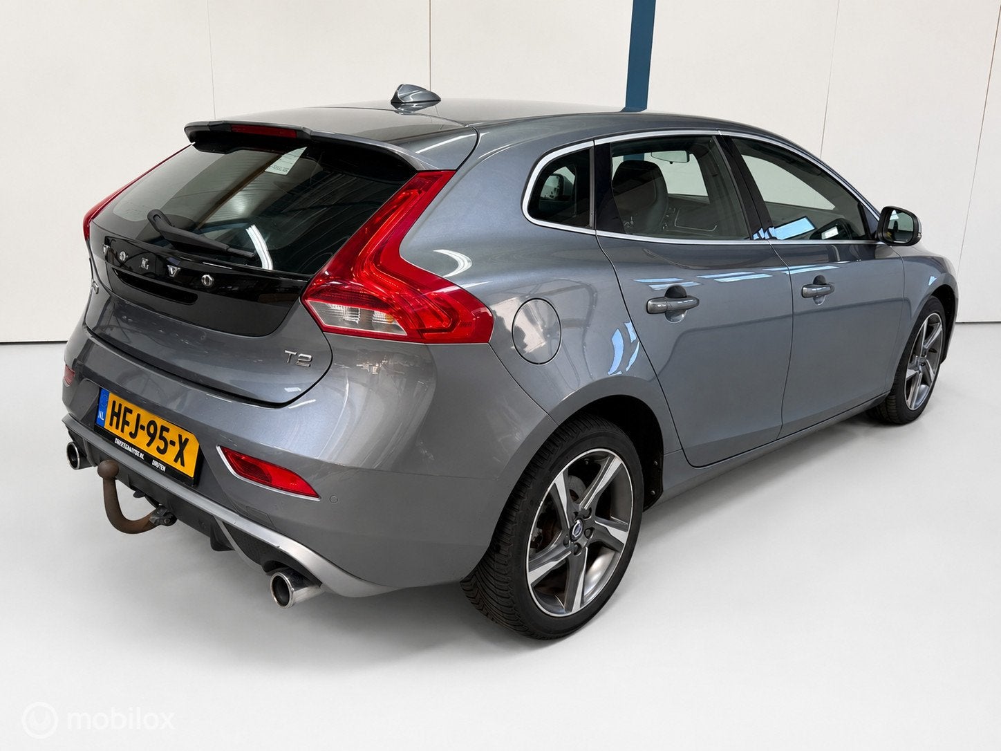 Volvo V40 2.0 T2 R-Design NAVIGATIE, Voorwielaandrijving, Gebruikt, Euro 6, 4 cilinders