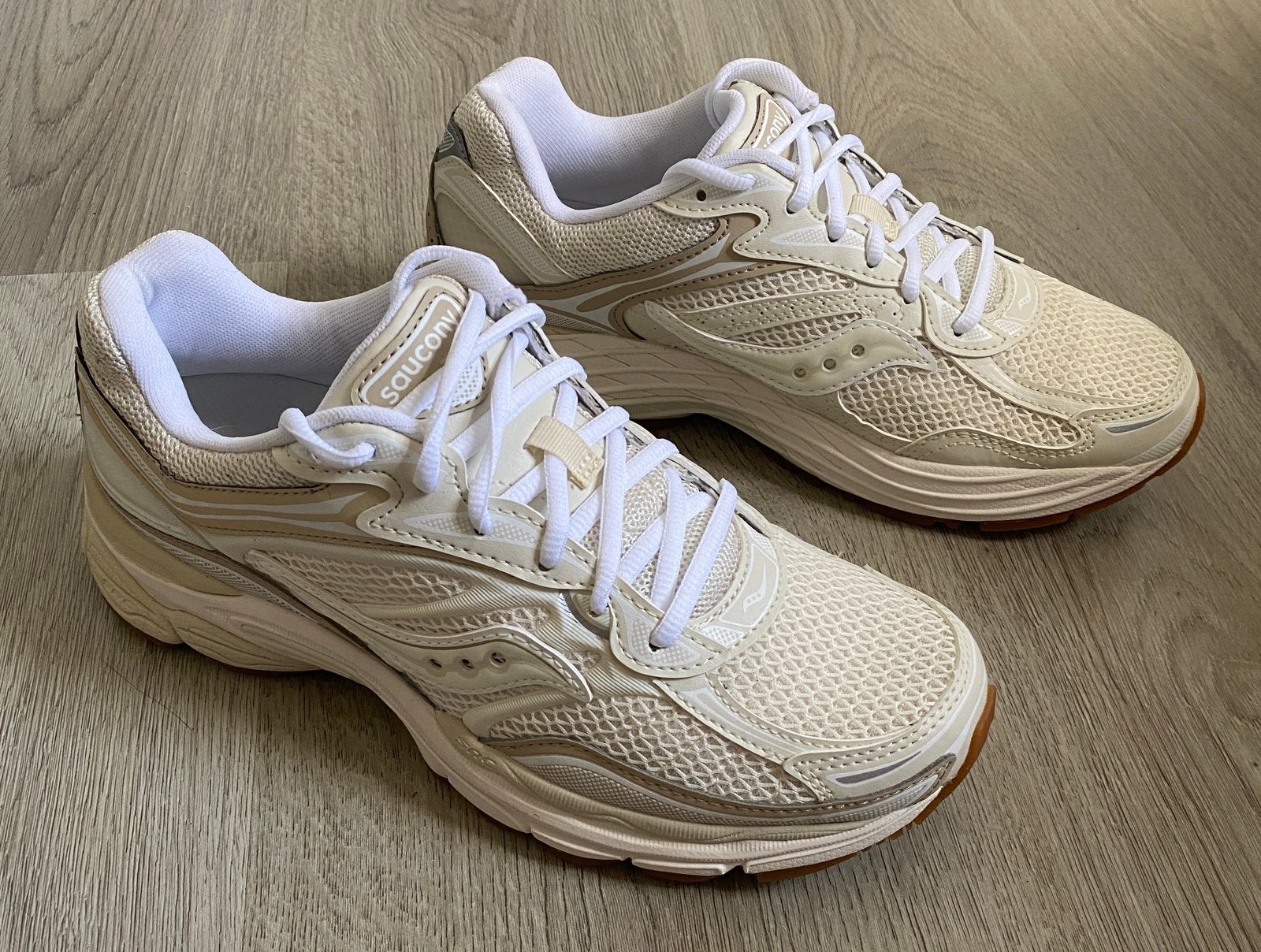 Saucony Progrid Omni 9 sneakers maat 40.5, Beige, Nieuw, Ophalen of Verzenden, Sneakers of Gympen