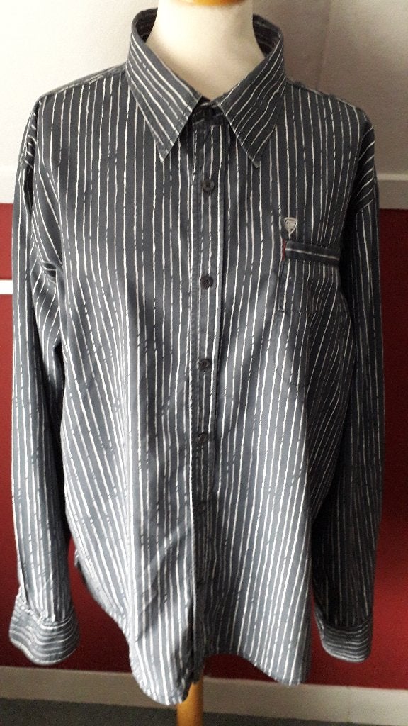 Donkerblauw gestreept overhemd lange mouw maat XL. 5,00, Kleding | Heren, Blauw, Ophalen of Verzenden, Zo goed als nieuw, Halswijdte 43/44 (XL)