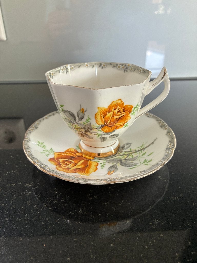 Set van 2 Royal Stafford kop en schotels, Antiek en Kunst, Ophalen of Verzenden