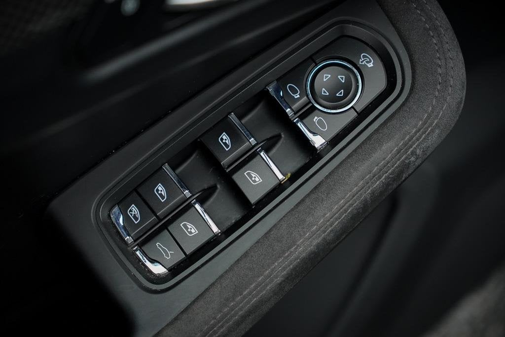 Foto 15 van Porsche Macan 3.0 GTS / Pano / Luchtvering / Trekhaak / Spor