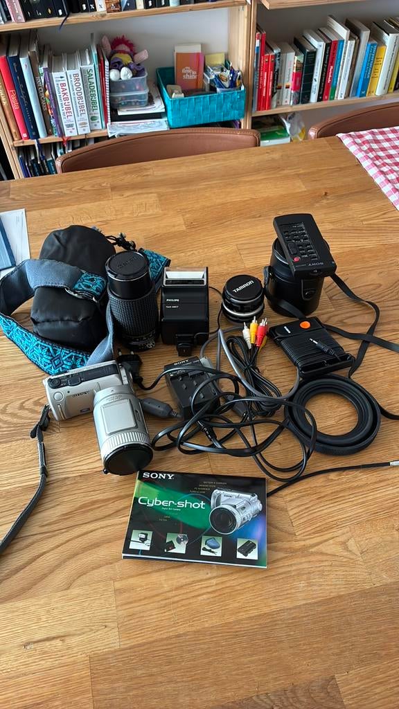 Sony cybershot camera met lenzen, Ophalen of Verzenden, Zo goed als nieuw, Sony, 8 keer of meer