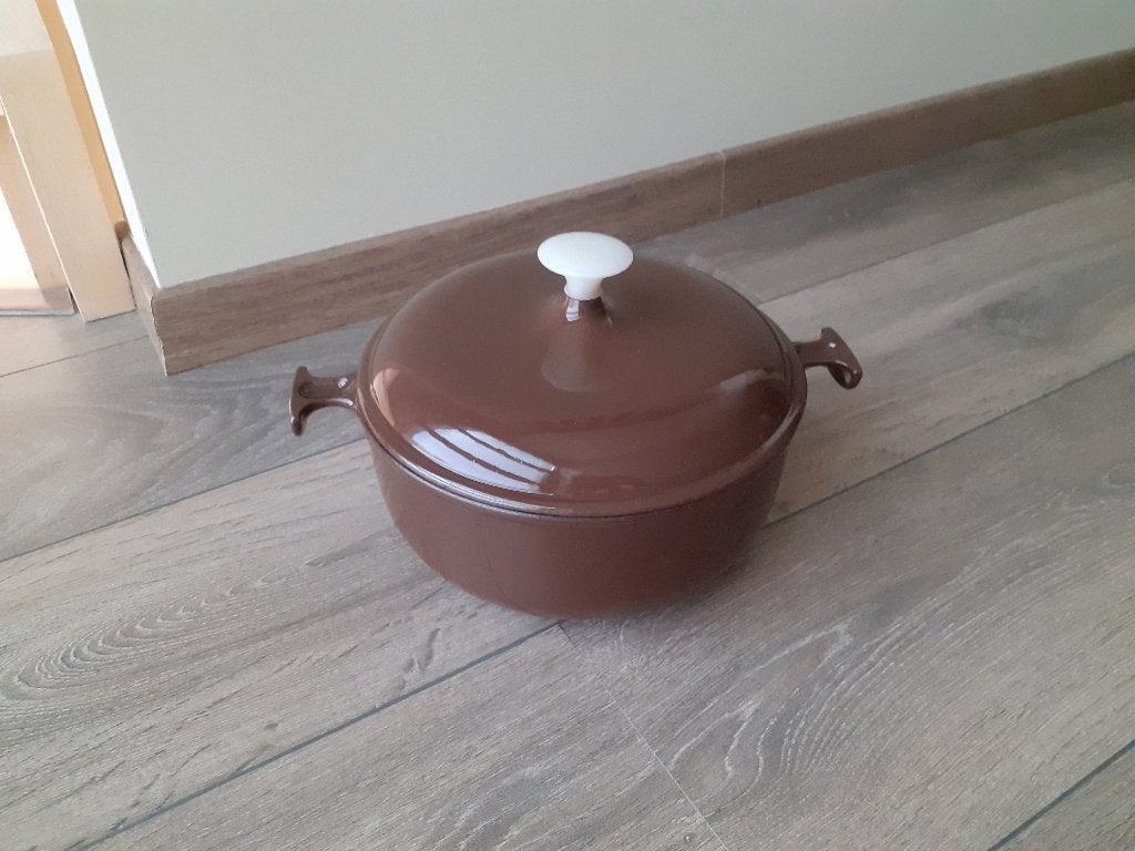 Le Creuset "La Mama" (Enzo Mari) braadpan - 23 cm, Huis en Inrichting, Keuken | Potten en Pannen, Gebruikt, Gietijzer, Ophalen of Verzenden
