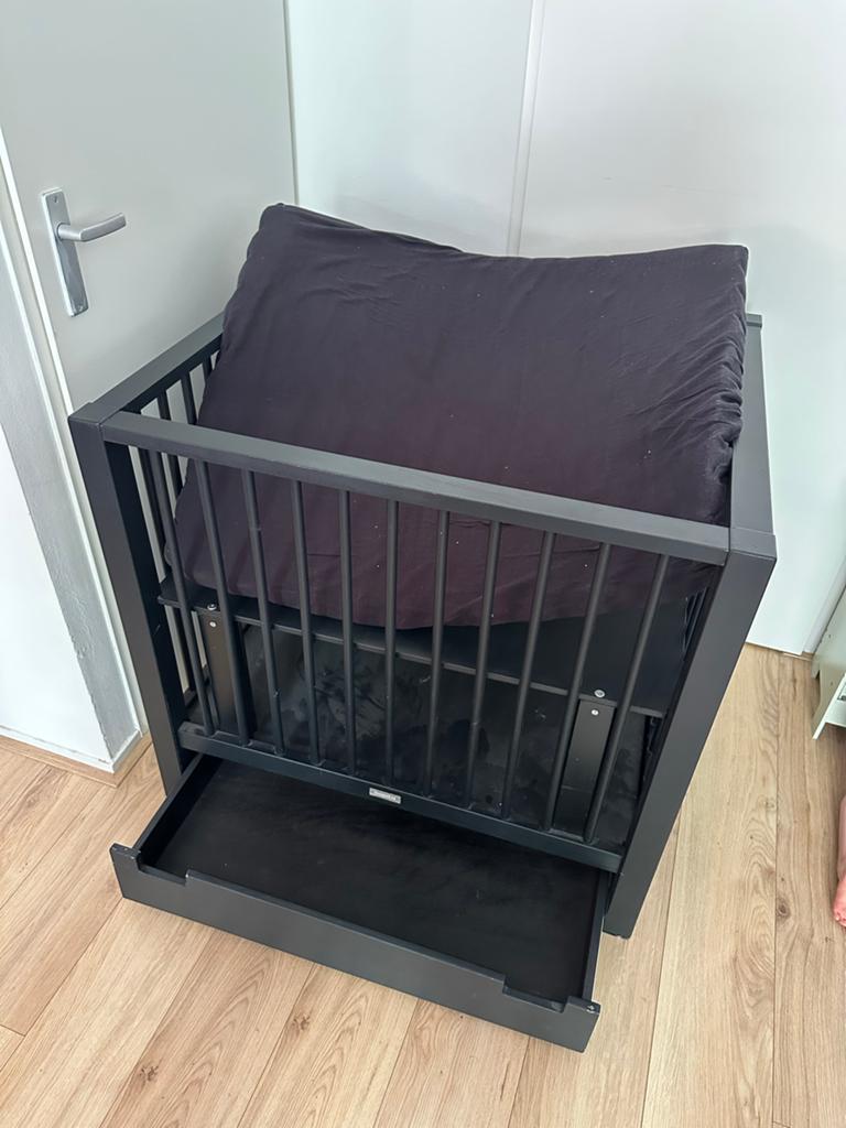 Zwarte Bobita box met lade - Goede staat, Kinderen en Baby's, Boxen, Ophalen, Gebruikt, Vierkant, Lade