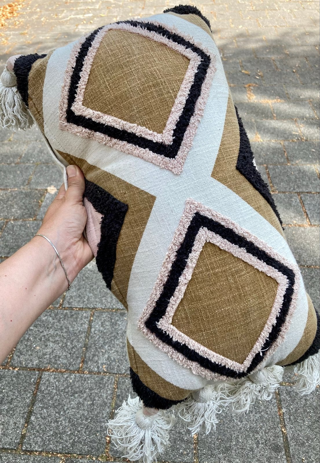 Decoratief kussen met kwastjes en geometrisch patroon, Huis en Inrichting, Woonaccessoires | Kussens, Overige merken, Meerkleurig