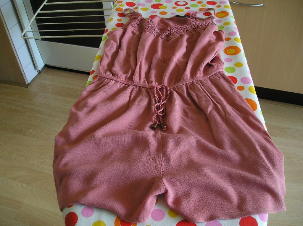 Dameskleding: Roze jump/playsuit(Primark, mt S, Kleding | Dames, Jumpsuits, Primark, Ophalen of Verzenden, Zo goed als nieuw, Roze