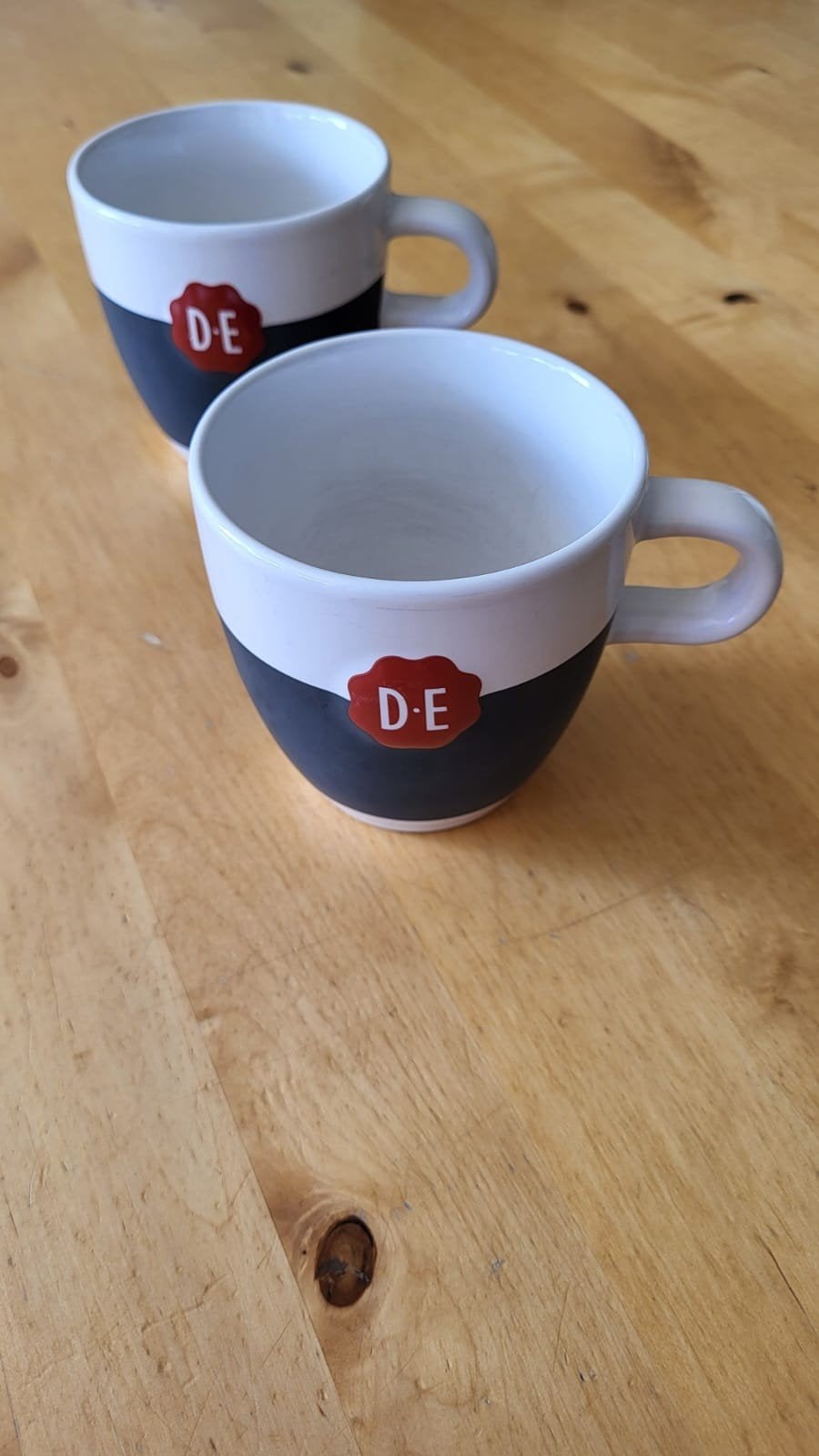 Douwe Egberts koffie- of theemokken (2 stuks), Gebruikt, Overige merken, Ophalen of Verzenden, Overige stijlen