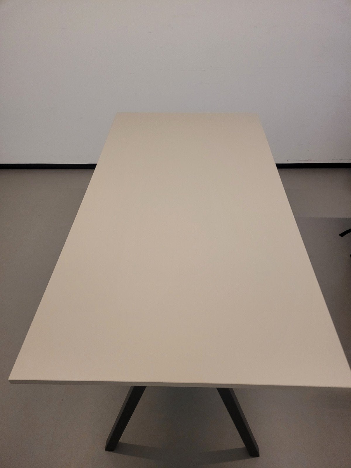 IKEA grijze Trotten Bureau 160x80cm - Zo goed als nieuw!, Huis en Inrichting, Ophalen, Hout, 80 cm, Zo goed als nieuw