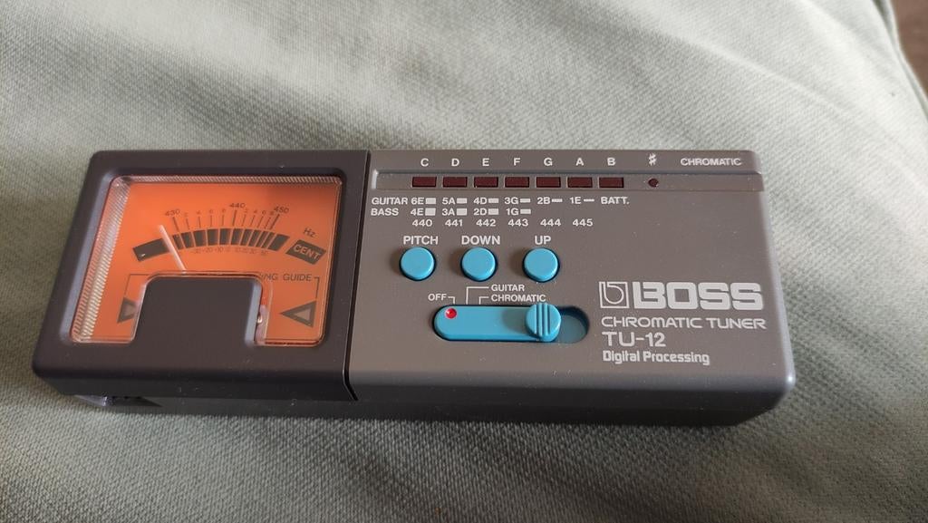 BOSS TU-12 Chromatic Tuner voor Gitaar/Bas, Muziek en Instrumenten, Ophalen of Verzenden, Gebruikt, Overige typen