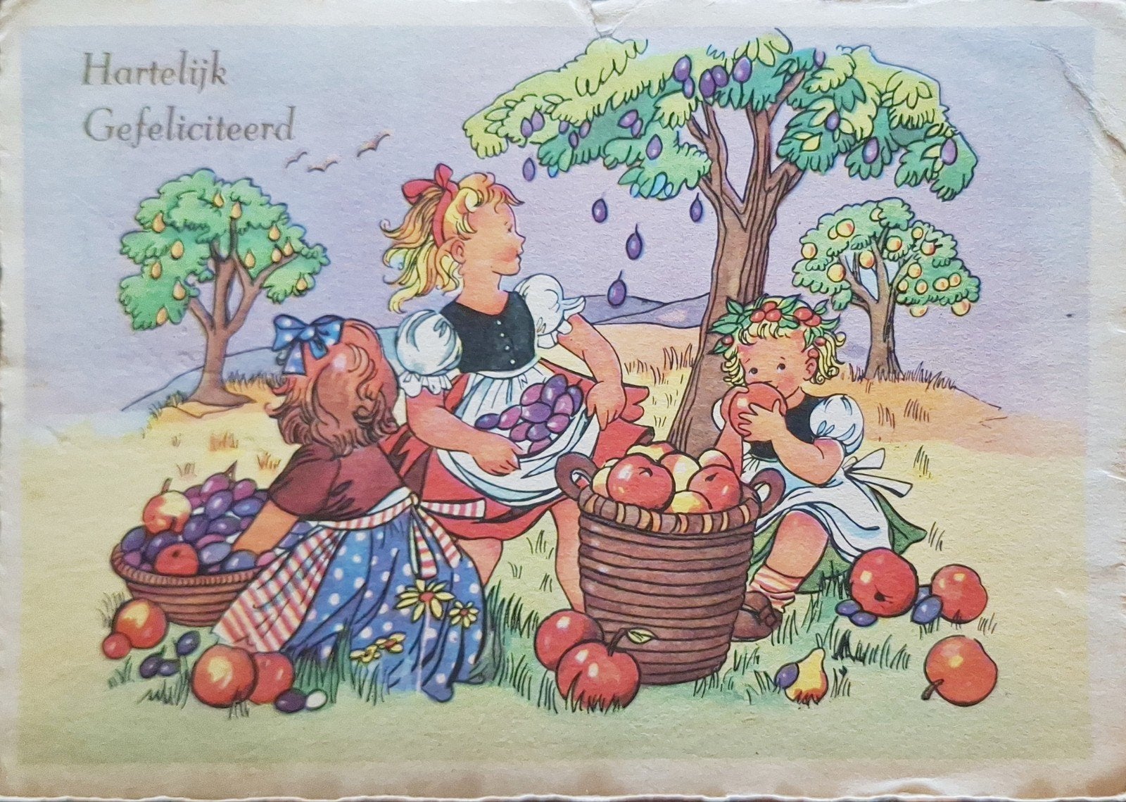 vintage ansichtkaart met spelende kinderen met fruit, Ophalen of Verzenden, 1940 tot 1960, Gelopen, Kinderen