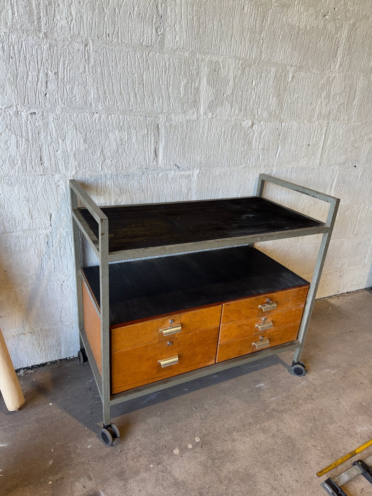 Oude verrijdbare werkbank met 5 afsluitbare lades, Doe-het-zelf en Verbouw, Ophalen, Gebruikt, 70 tot 120 cm