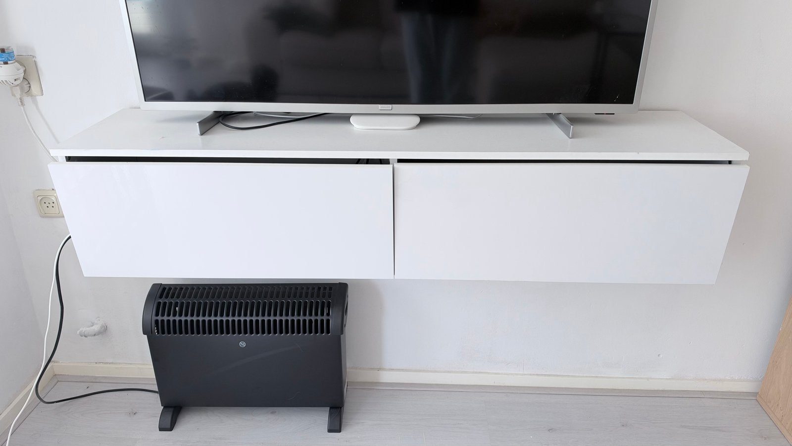 Witte zwevende tv-meubel met opbergruimte, Ophalen, Overige materialen, Ikea, Gebruikt