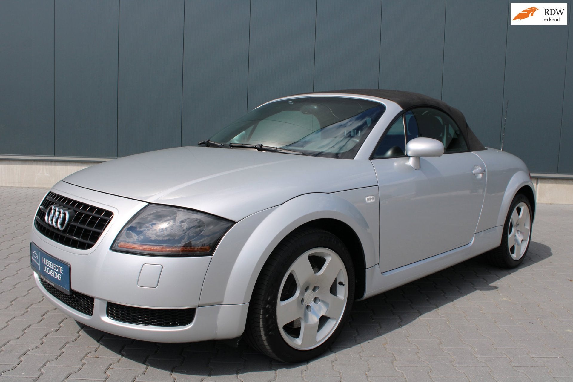 Audi TT Roadster 1.8 5V Turbo CABRIO 1E Eigenaar GETUNED, Auto's, Voorwielaandrijving, TT, Zwart, 4 cilinders