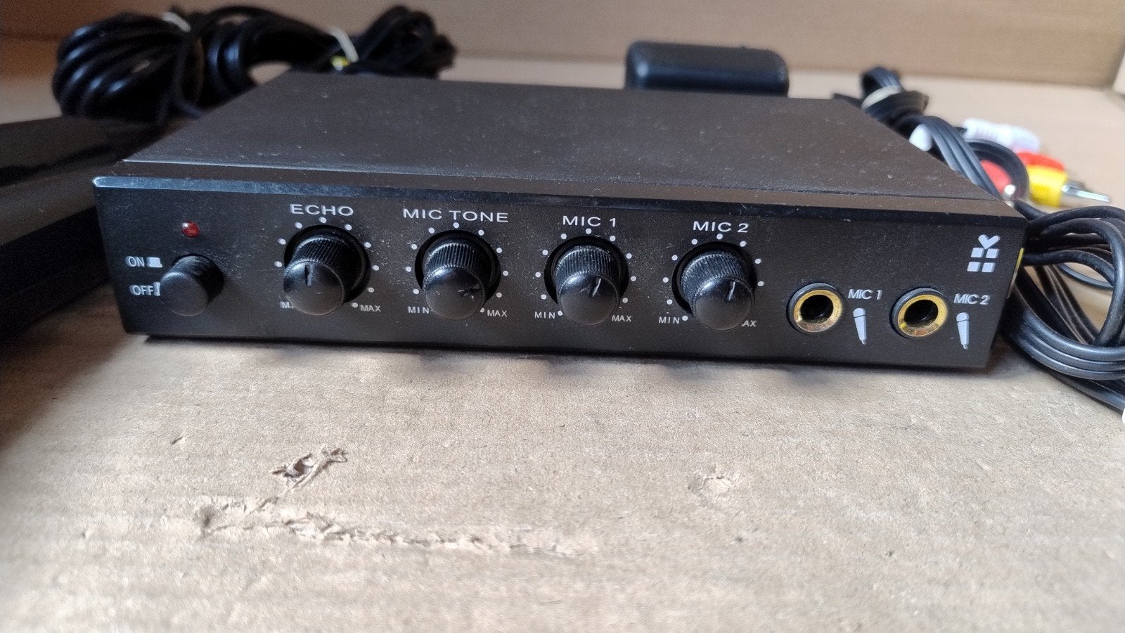 DP Specials Karaoke Set met 2 Microfoons en Kabels, Ophalen of Verzenden, Gebruikt, Complete set