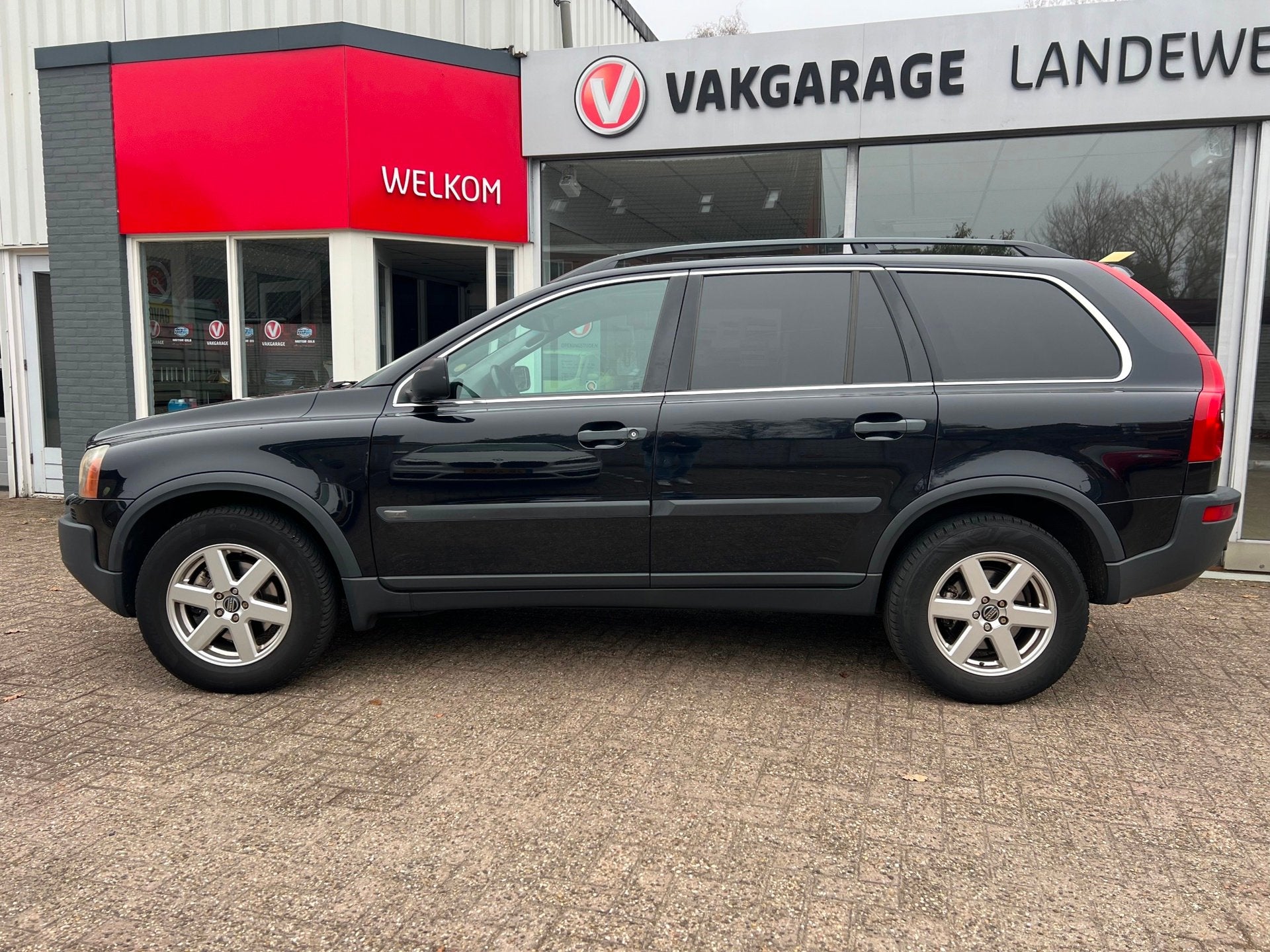 Volvo XC90 2.5 T 209pk, nieuwe apk, leder, navi, opendak, Auto's, Gebruikt, Zwart, Leder, Bedrijf