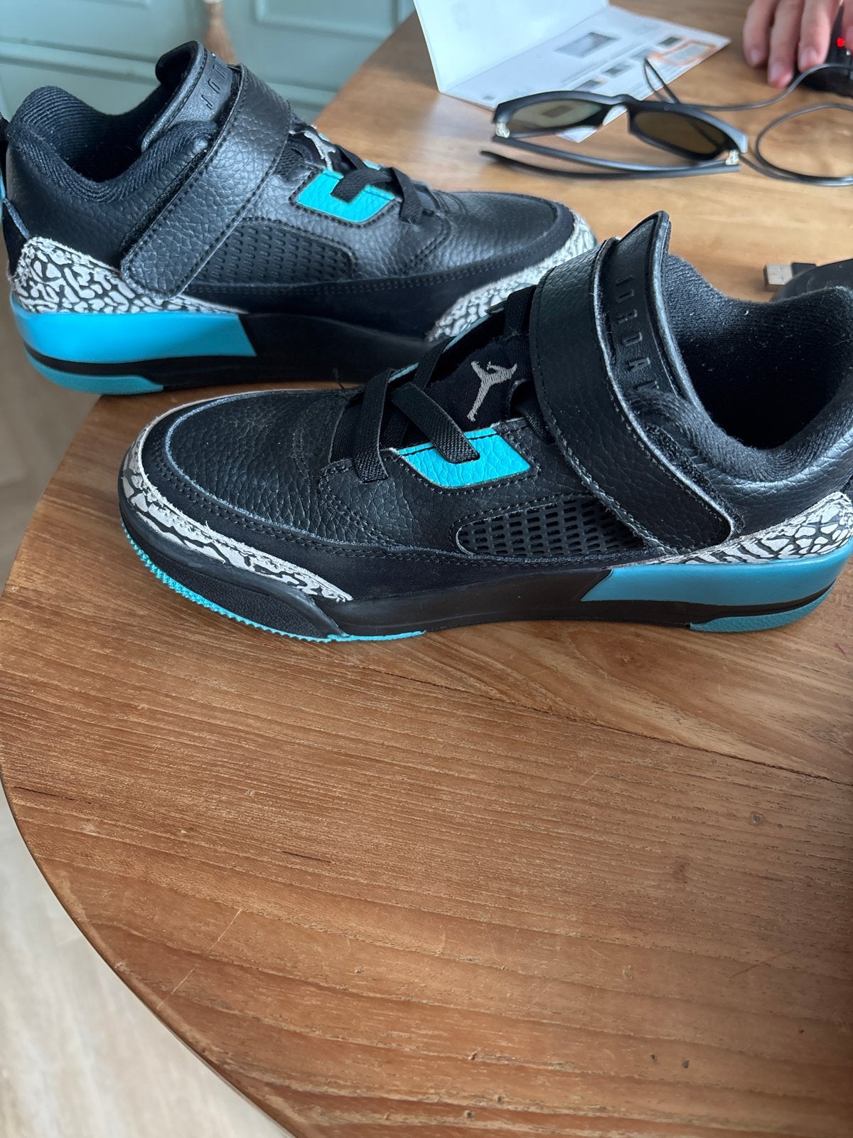 Nike Air Jordan sneakers maat 35 - Zwart/Turquoise, Kinderen en Baby's, Ophalen of Verzenden, Zo goed als nieuw, Jongen of Meisje