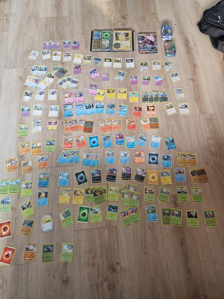 Pokemon kaarten( zit nog meer in boekje), Ophalen of Verzenden, Meerdere plaatjes