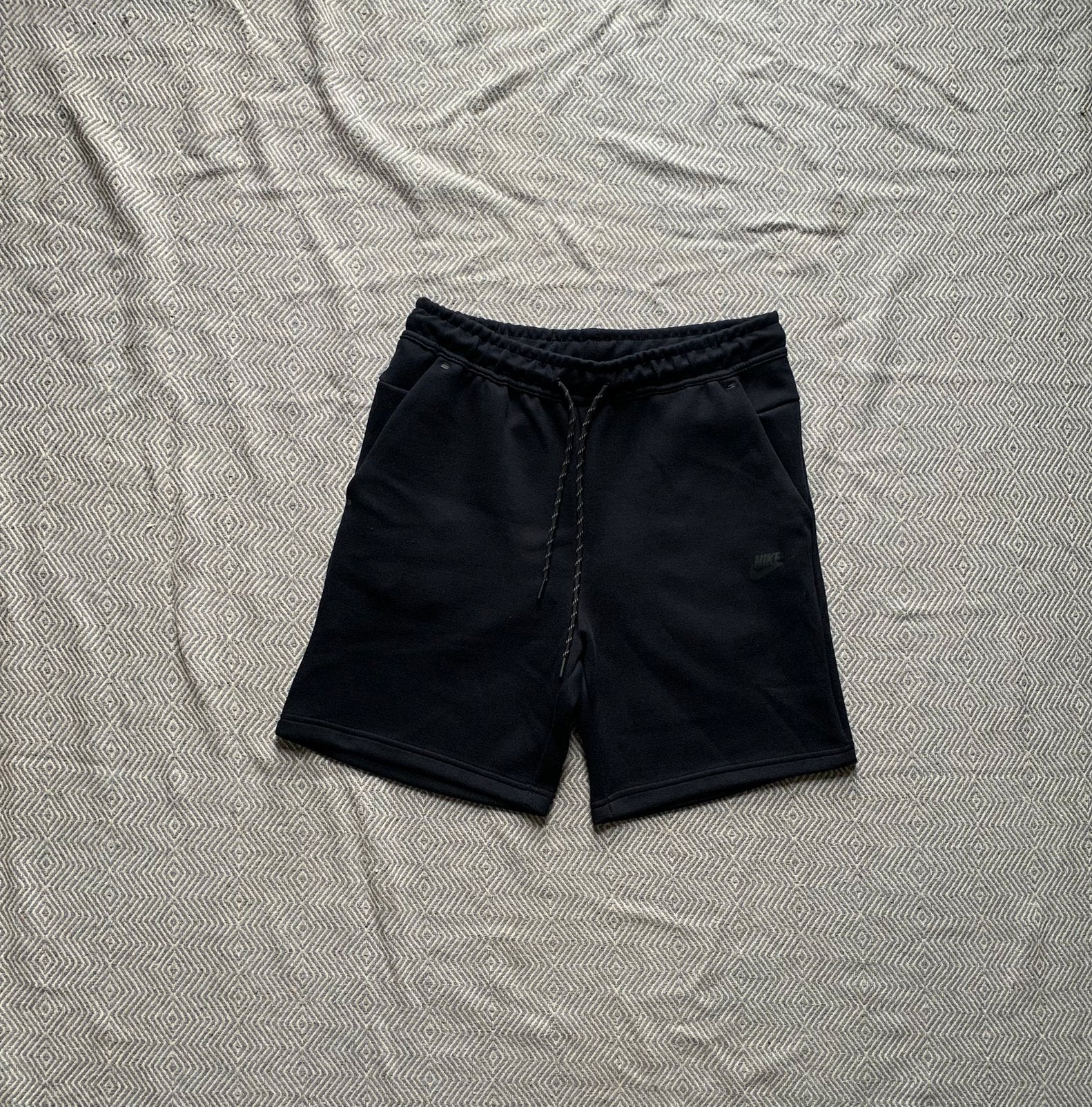 Nike tech fleece shorts - zwart - Maat L, Kleding | Heren, Sportkleding, Maat 52/54 (L), Zwart, Nike, Nieuw