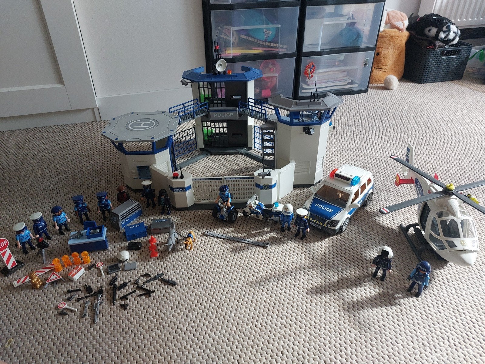 Playmobil politiebureau met helikopter en auto, Ophalen, Zo goed als nieuw
