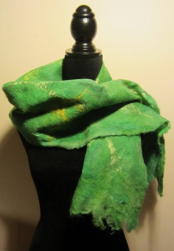 Handgevilte alpaca wol sjaal felted scarf Chartreuse nieuw!, Kleding | Dames, Verzenden, Nieuw, Maat 46/48 (XL) of groter, Sjaal