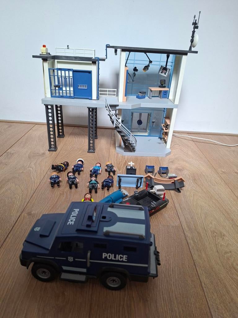 Playmobil City Action Politiebureau met voertuigen en figure, Ophalen of Verzenden, Gebruikt