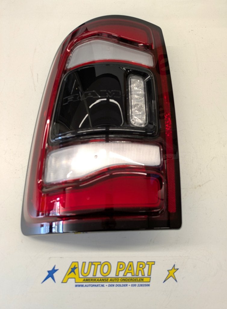 Dodge Ram 2500/3500 LED achterlicht 2020-2025, Gebruikt, PO Box 21-8004 | Auburn Hills, MI 48321-8004, Amerikaanse onderdelen