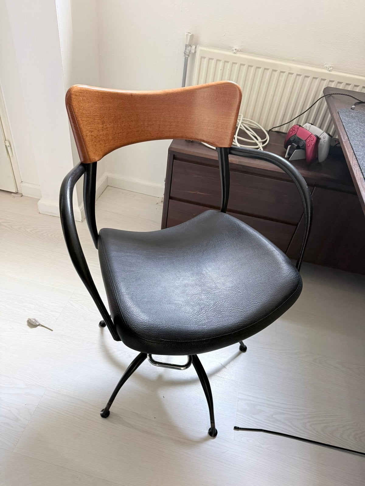 “Vintage” kappers stoel, Ophalen, Zo goed als nieuw, 50 tot 75 cm