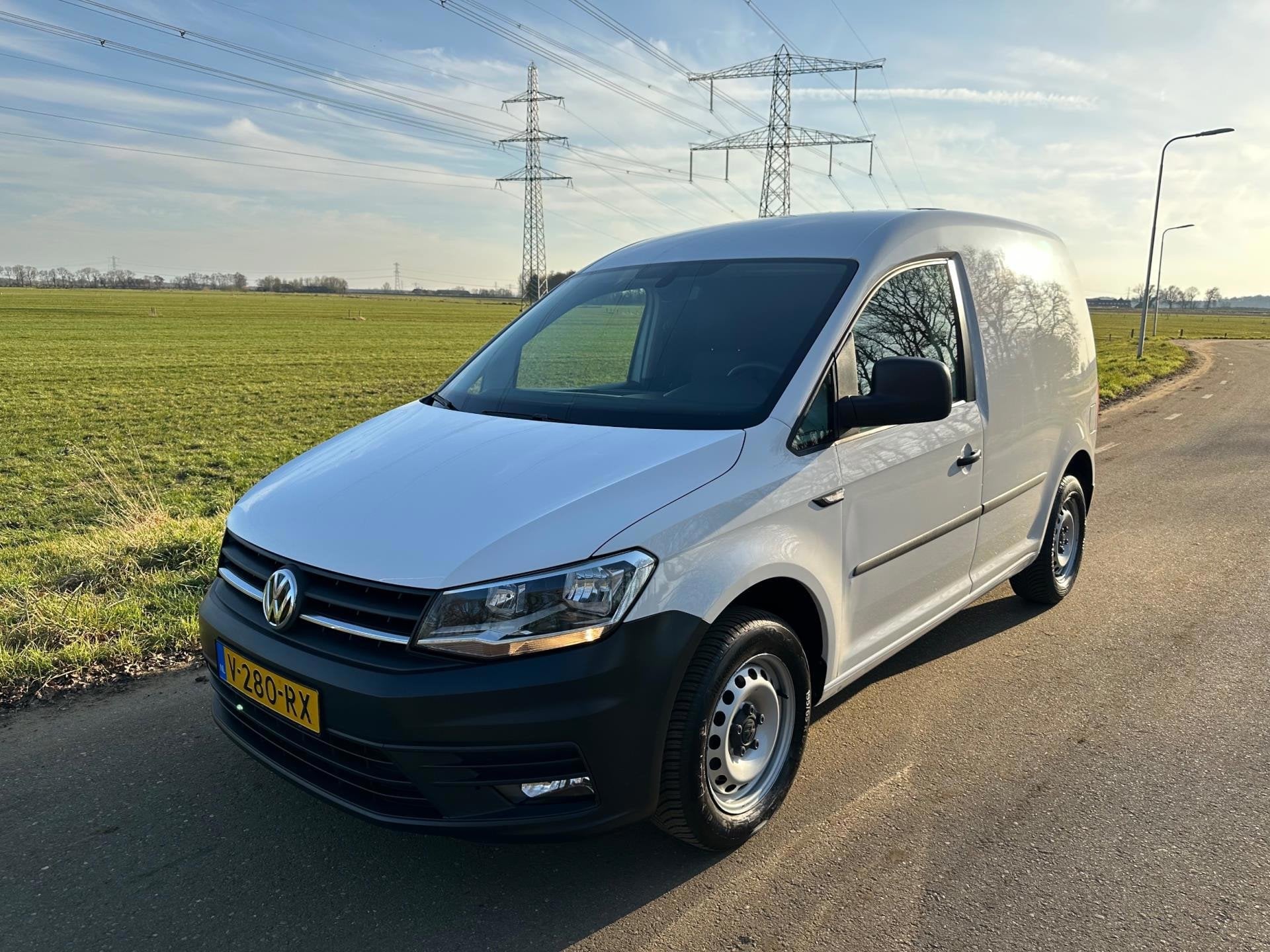 Volkswagen Caddy 2.0 TDI Airco Navi CarPlay PDC Cruise contr, Auto's, Dealer onderhouden, Gebruikt, 4 cilinders, Volkswagen