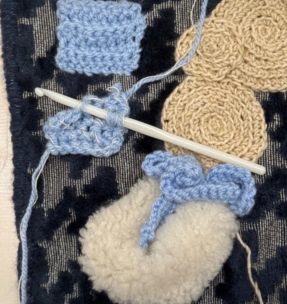 Handgemaakt Wandkleed 51x50 cm met diverse materialen, Nieuw, Ophalen of Verzenden, Handgemaakt, Wandkleed