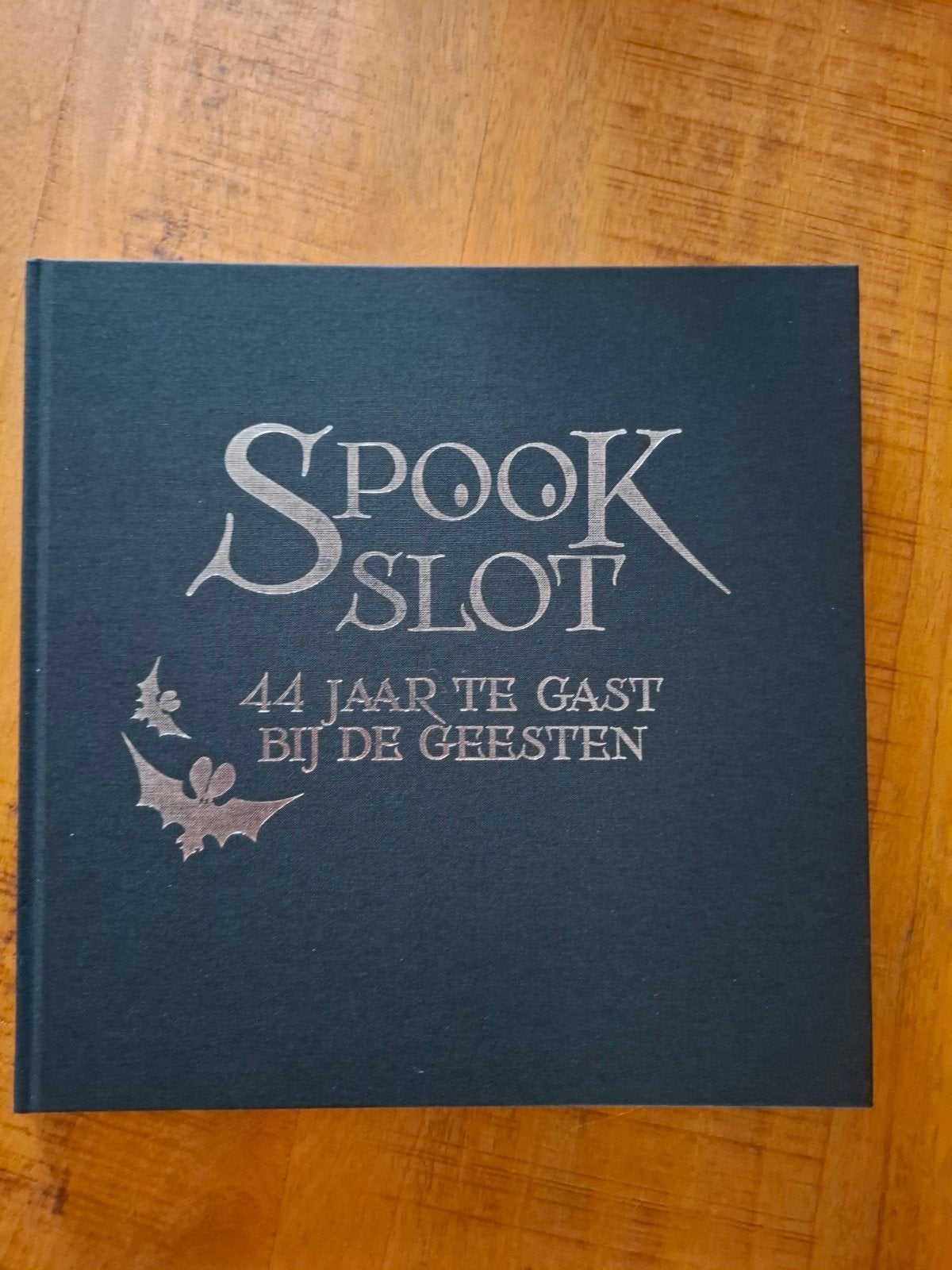 Efteling Spookslot Boek - 44 jaar te gast bij de geesten, Ophalen of Verzenden, Zo goed als nieuw