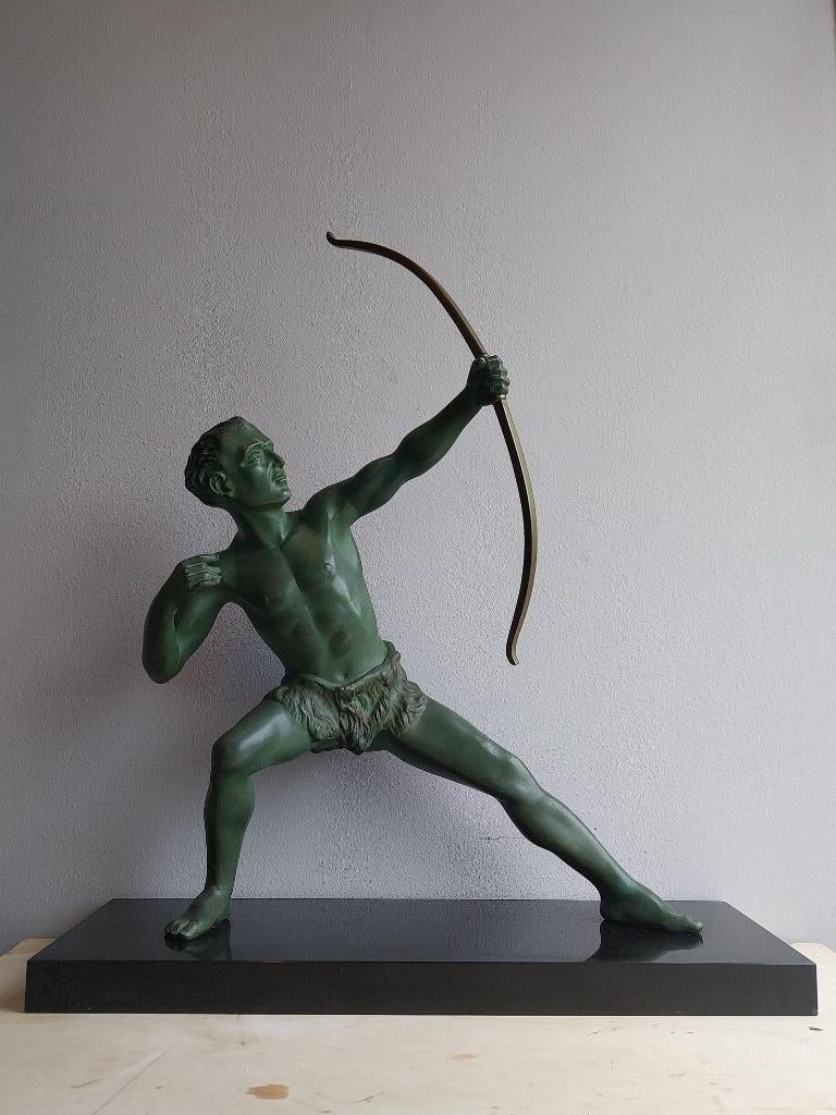 Groot Art Deco beeld boogschutter gesigneerd zamak op marmer, Antiek en Kunst, Kunst | Beelden en Houtsnijwerken, Ophalen, Art deco