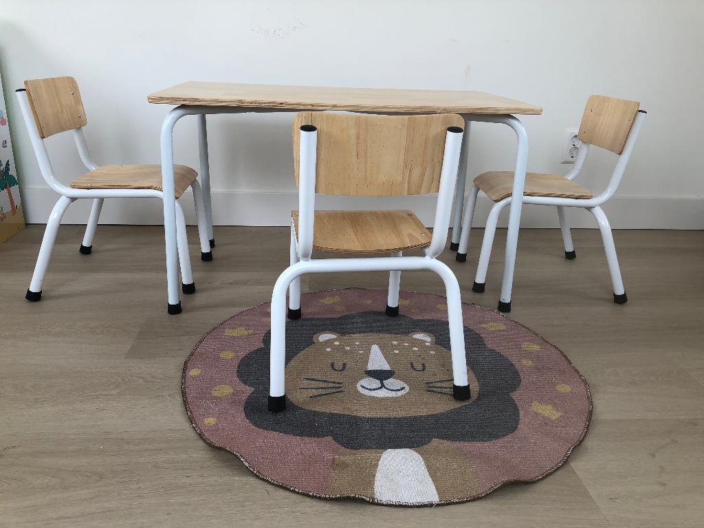 Kindertafel & 3  houtenstoeltjes, Ophalen, Zo goed als nieuw, Tafel(s)