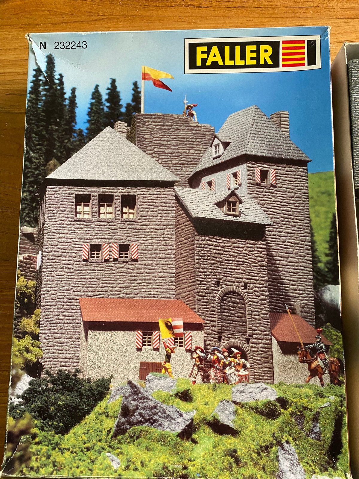 Faller N 232243 Burg Lichtenfels modelbouw kit, Hobby en Vrije tijd, Modeltreinen | N-Spoor, Overige merken, Gelijkstroom of Wisselstroom